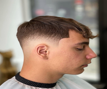 Coupe féminine stylée, couleur et finition à geève