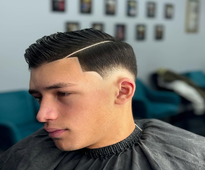 Ambiance du salon : décor, fauteuil et équipe à genève